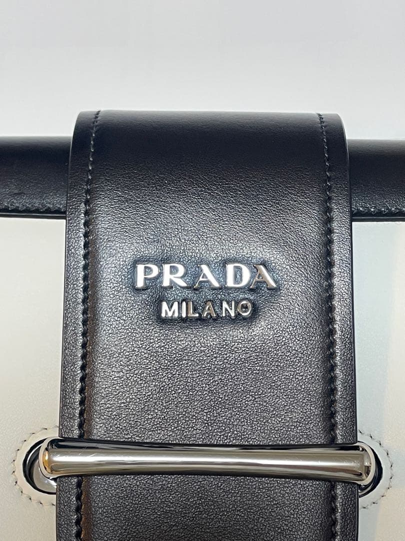 【希少】PRADA プラダ レザーバッグ ホワイト ブラック バイカラー