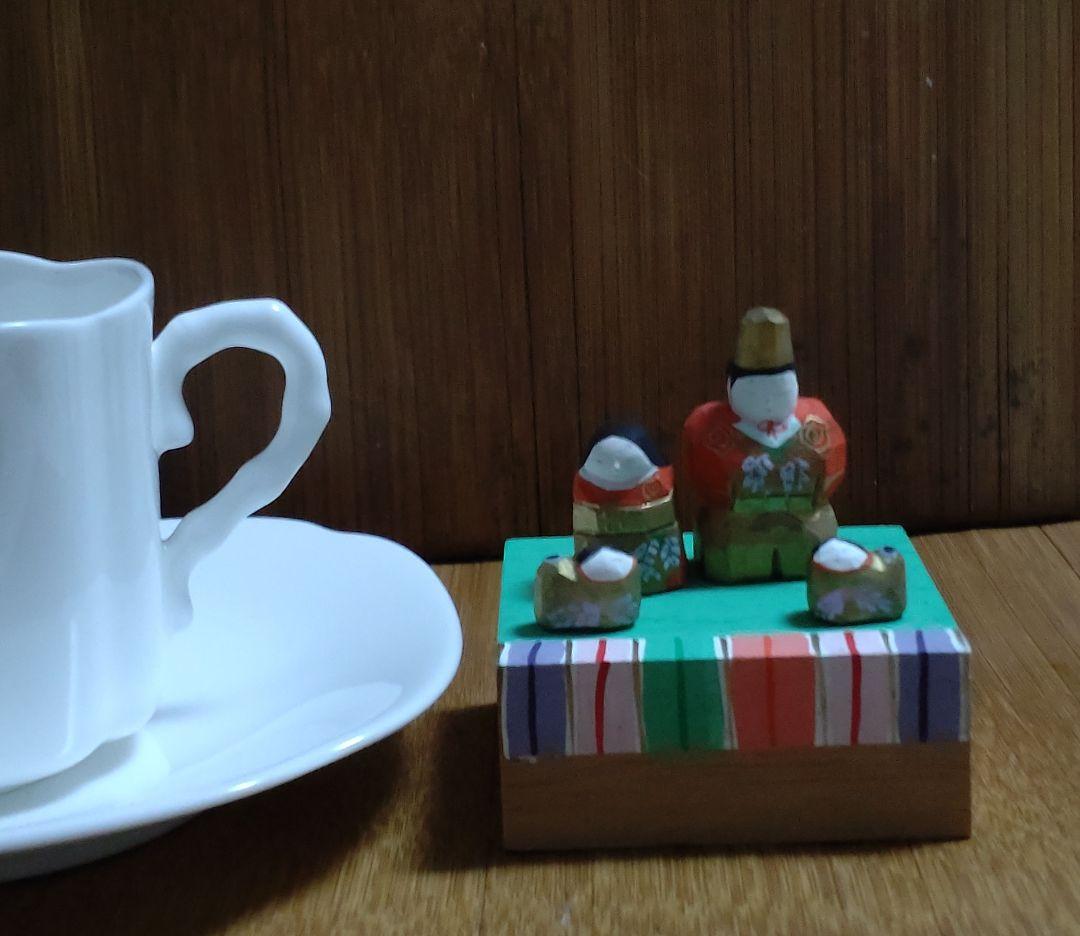 一刀彫お伽犬　お雛様の両脇のお供　安産　子供の成長のお守り　極小お伽犬　台付