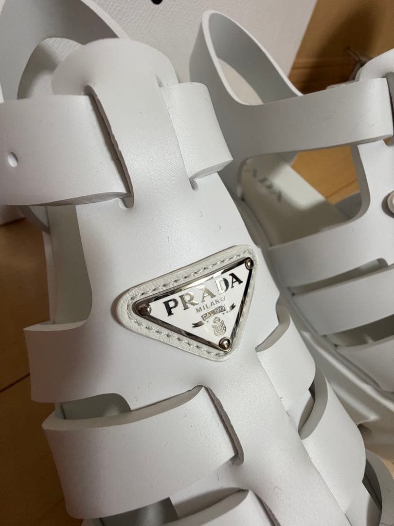 【新品未使用】PRADAモノリス ラバーサンダル 白 23センチ 36