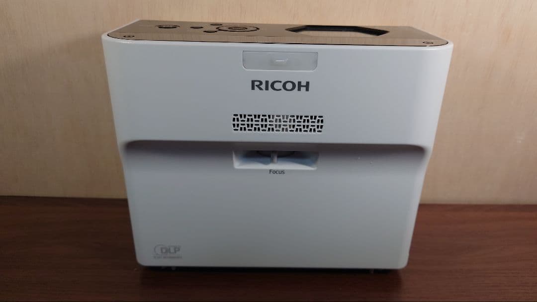 RICOH プロジェクター PJ WX4153N 超単焦点【表示OK・破損あり】