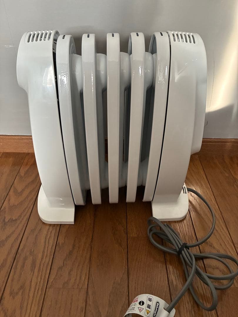 De'Longhi ミニオイルヒーター NJ0505E