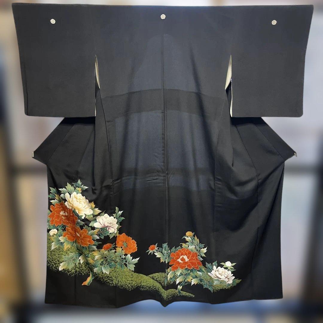 美品　華やか　正絹　黒留袖 　花柄刺繍 　着物　リメイク