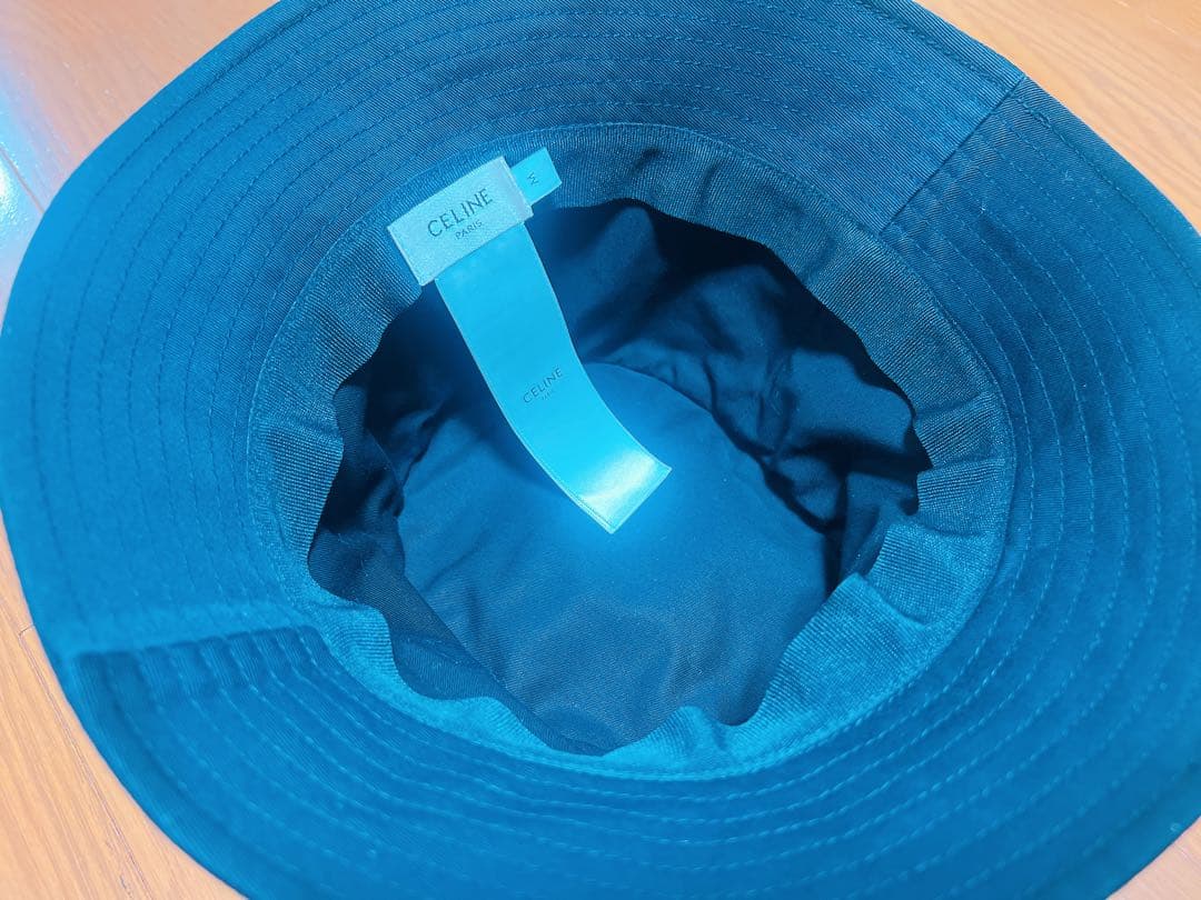 セリーヌ　バケットハット　黒　刺繍ロゴ付き