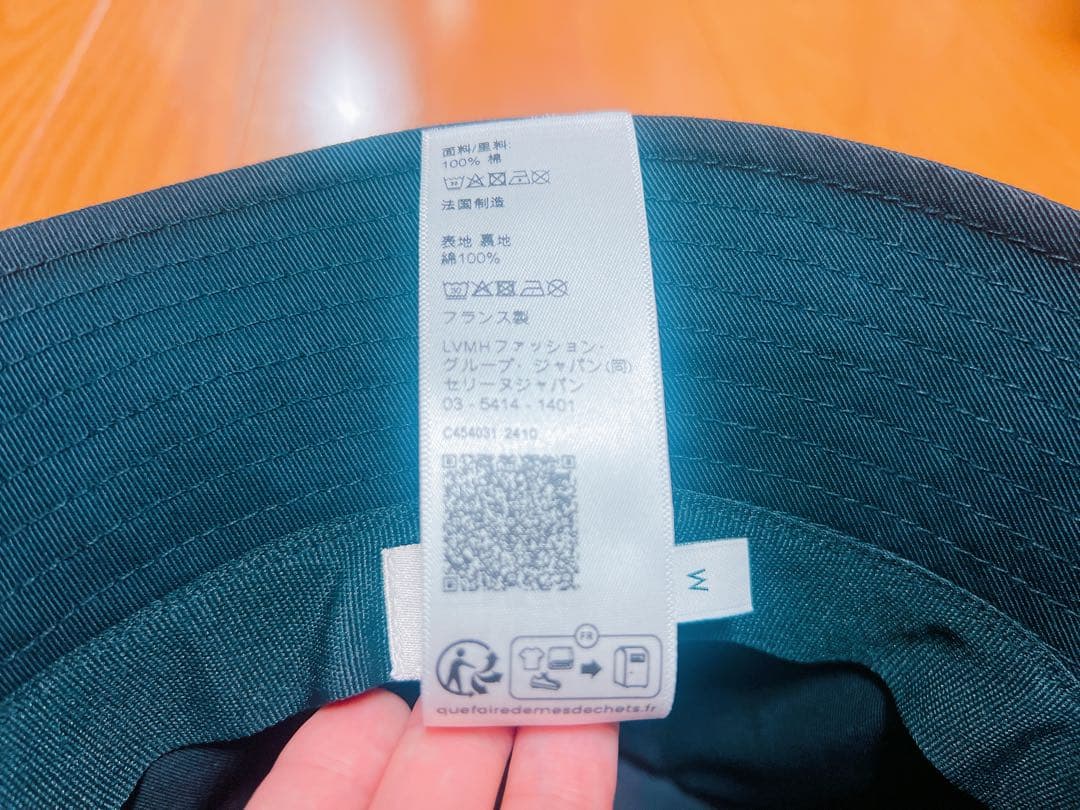 セリーヌ　バケットハット　黒　刺繍ロゴ付き