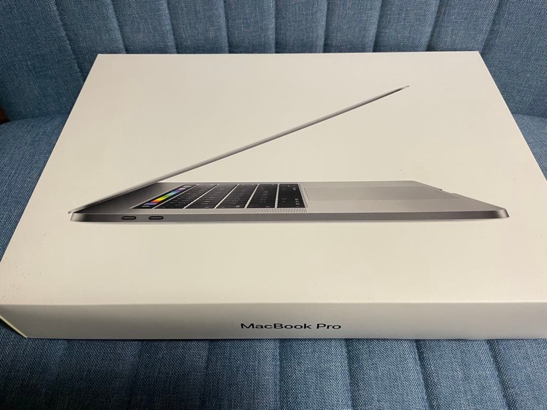 【箱有】MacBook Pro 15インチ 2016 Touch Barモデル
