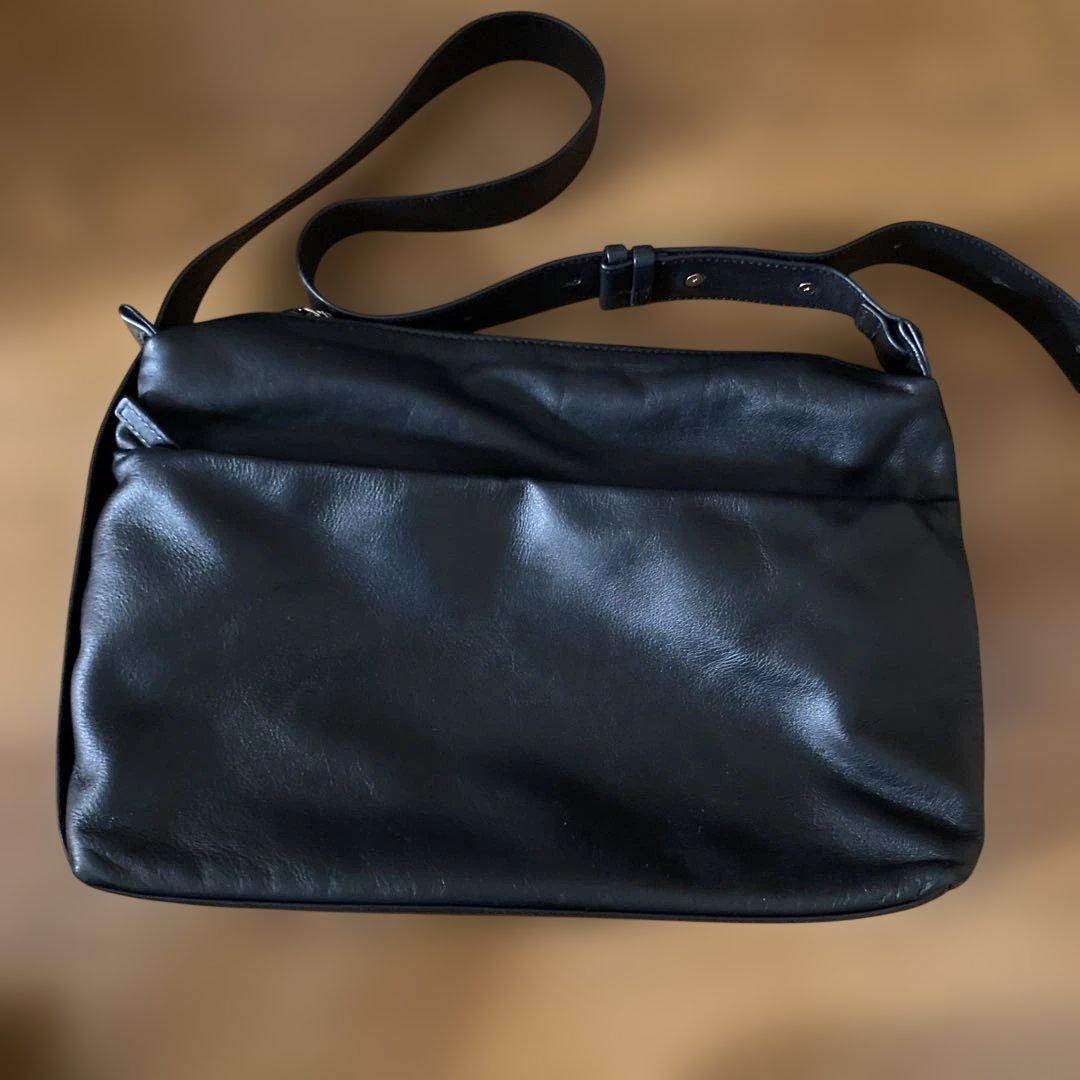 イアパピヨネ　ショルダーバッグ