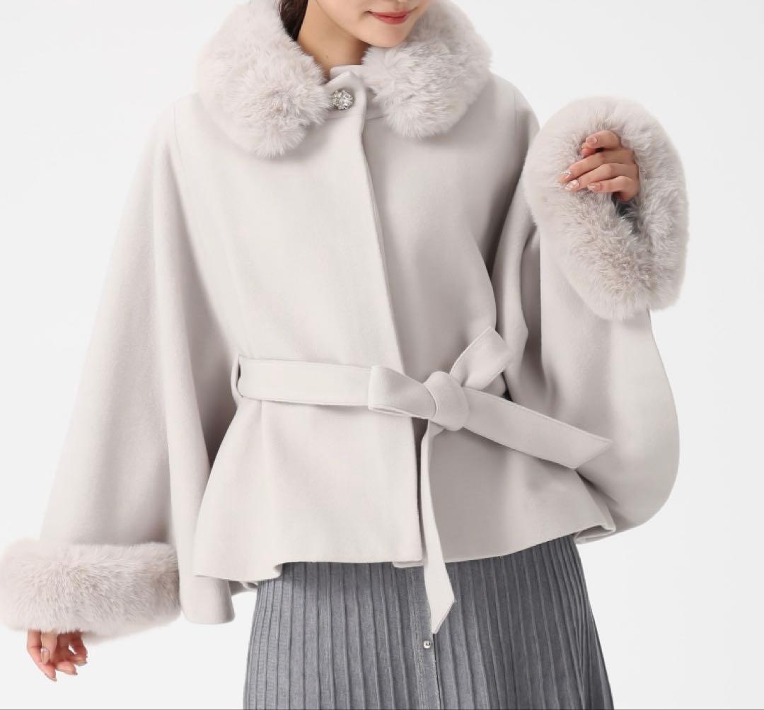 新品未使用　ミシュマシュ　2025秋冬新作　ブローチ付きポンチョコート