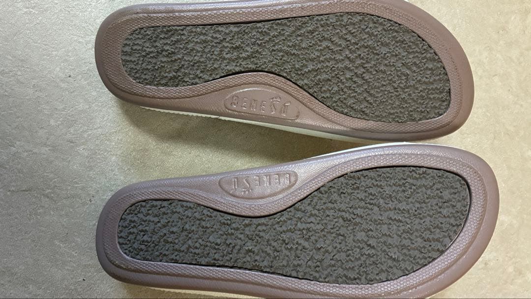 美品ベネッシュ BENESU 外履きサンダル 24㎝ 009W 白 ベネシュ