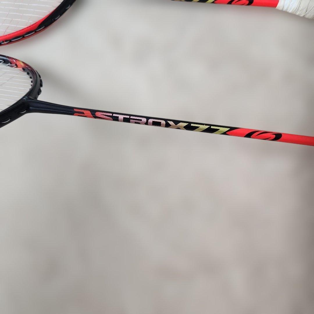 アストロクス77 バドミントンラケット 赤と黒