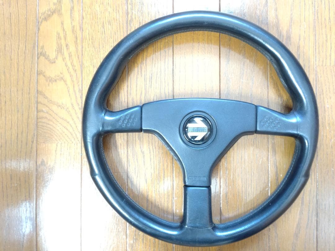 MOMOステアリングホイール〈即日発送〉