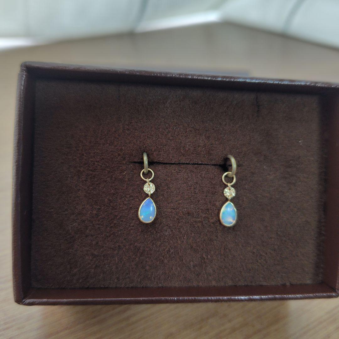 agete ゴールド オパールドロップ チャーム