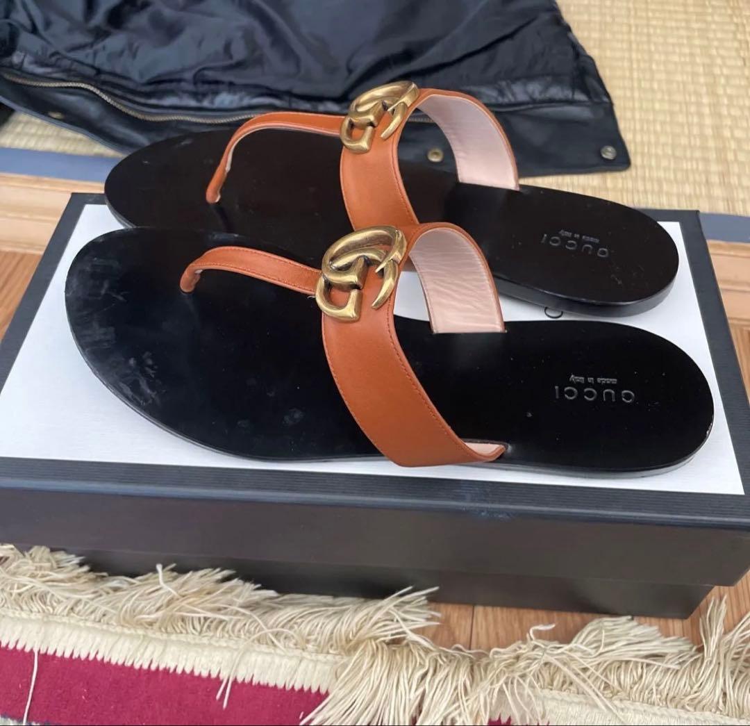 GUCCI ブラウンビーチサンダル GGロゴ付き