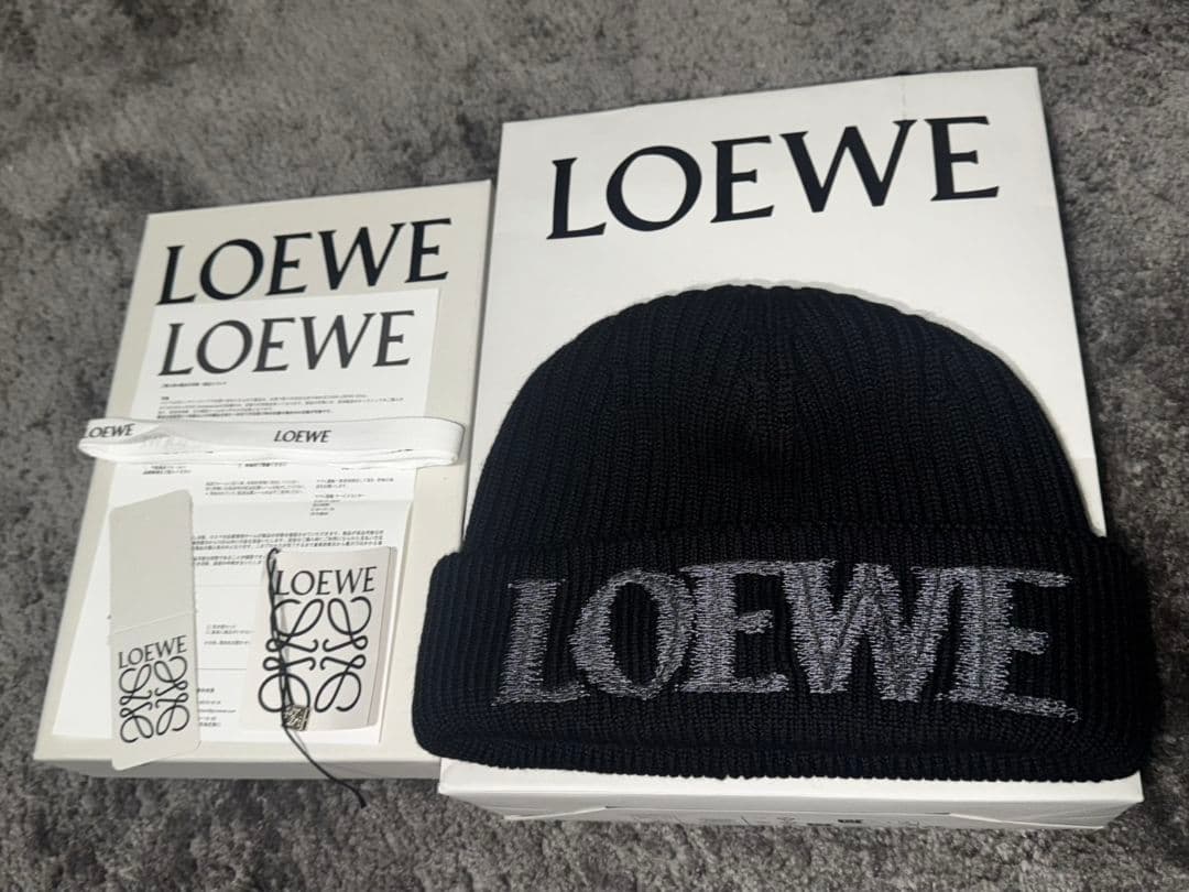LOEWE　ロエベビーニーブラックニット帽
