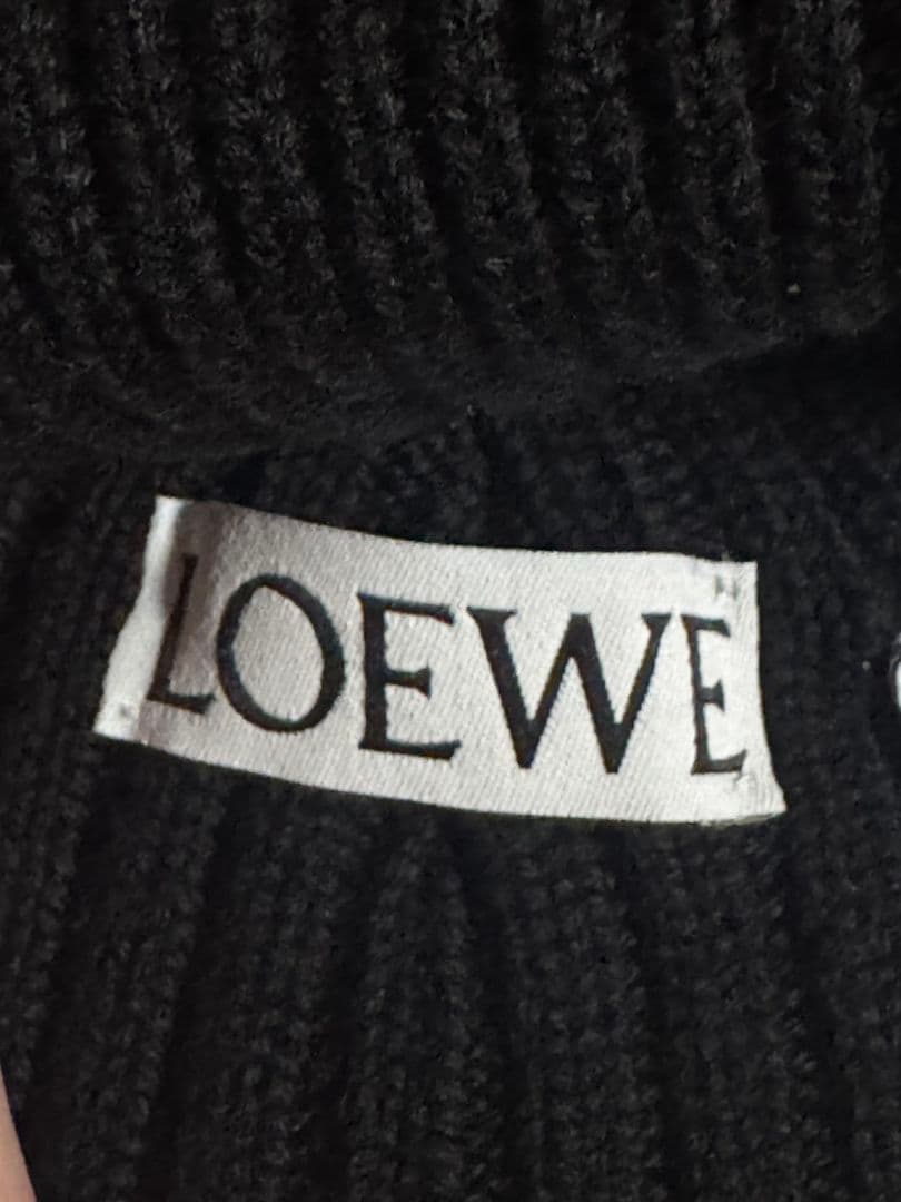 LOEWE　ロエベビーニーブラックニット帽