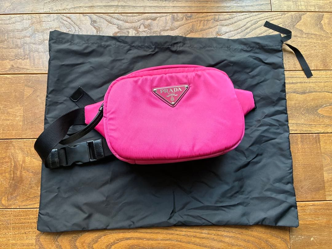 PRADA ピンク ナイロンボディバッグ
