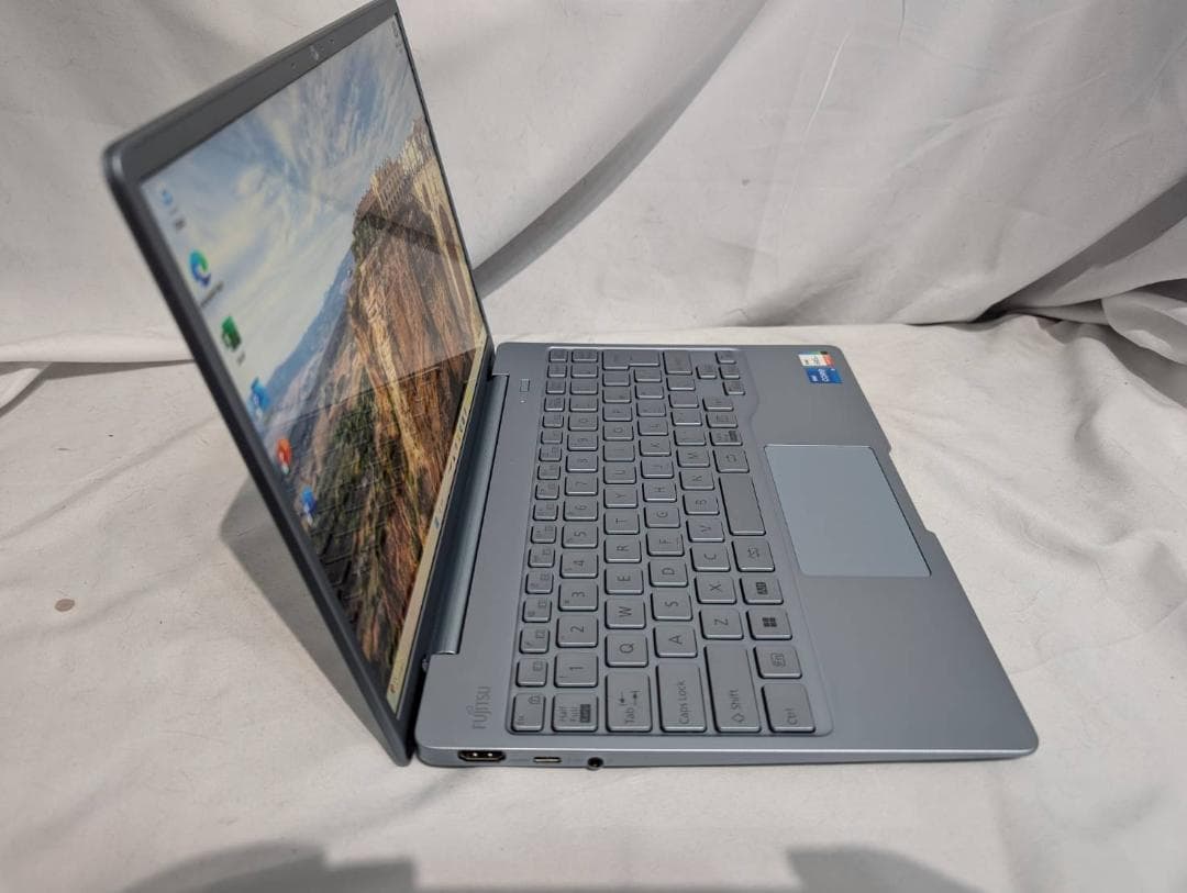 ☆美品☆ 富士通 CH75/G3 第12世代 i5-1240P 超高速SSD