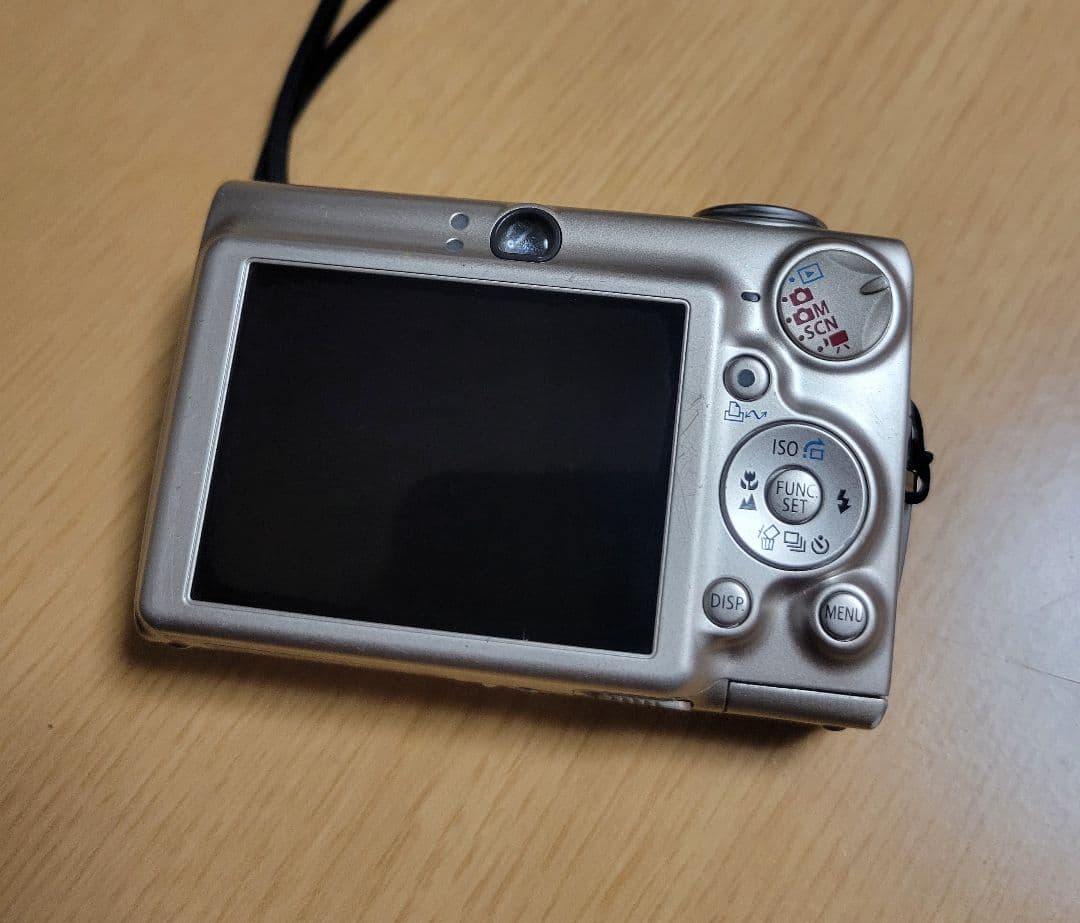 Canon IXY DIGITAL 700 　7.1メガピクセル　デジタルカメラ