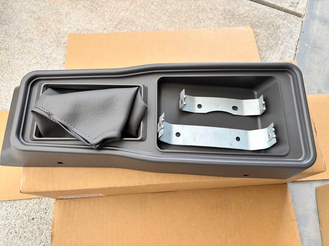 サニトラNissan コンソールボックス 96910-95W00