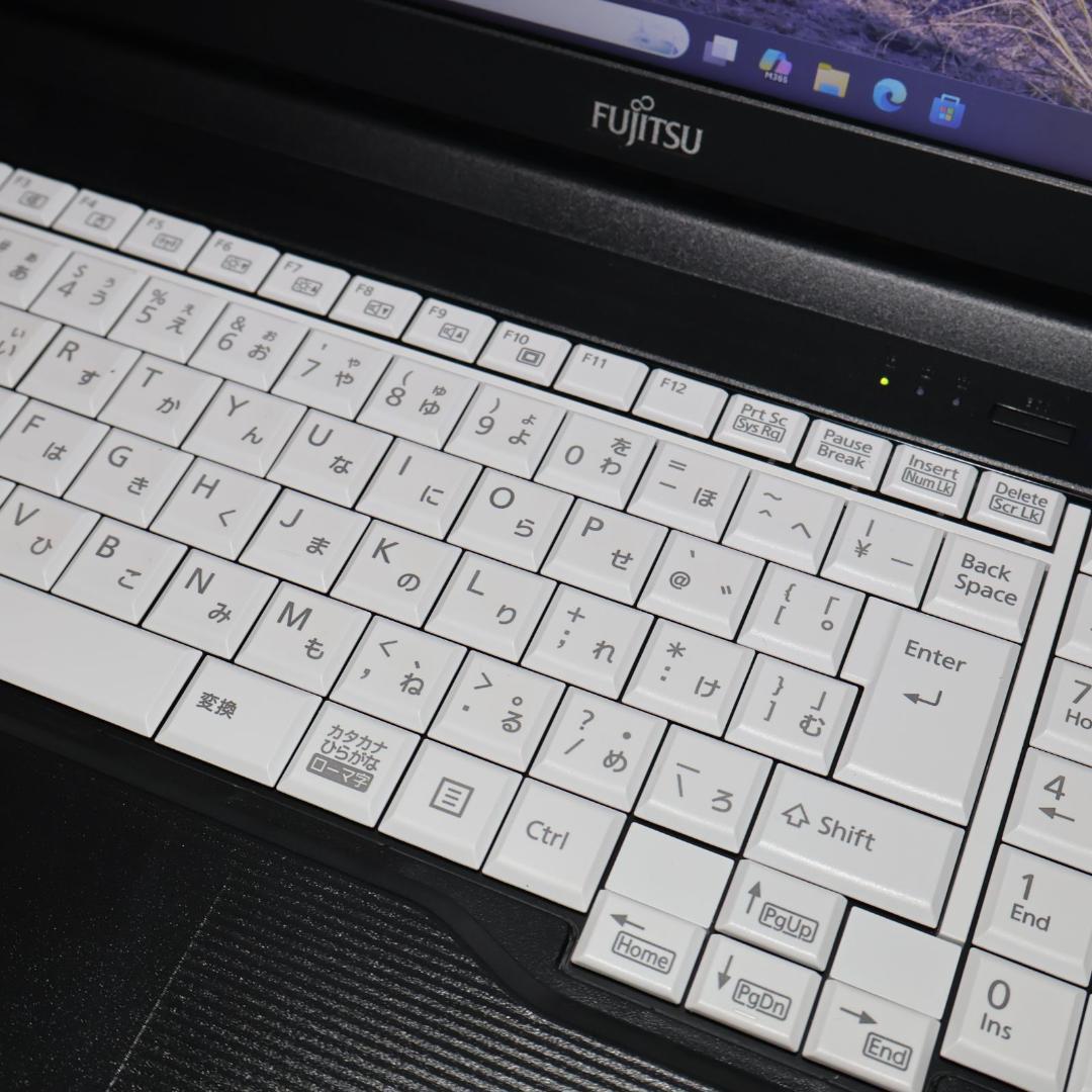 Win11公式対応10世代i3/メ8/新品SSD/DVD/無線/HDMI/カメラ