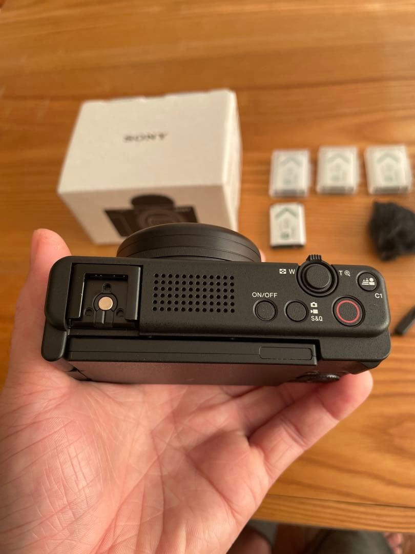[美品]SONY ZV-1M2 + バッテリー x 5 (純正品)
