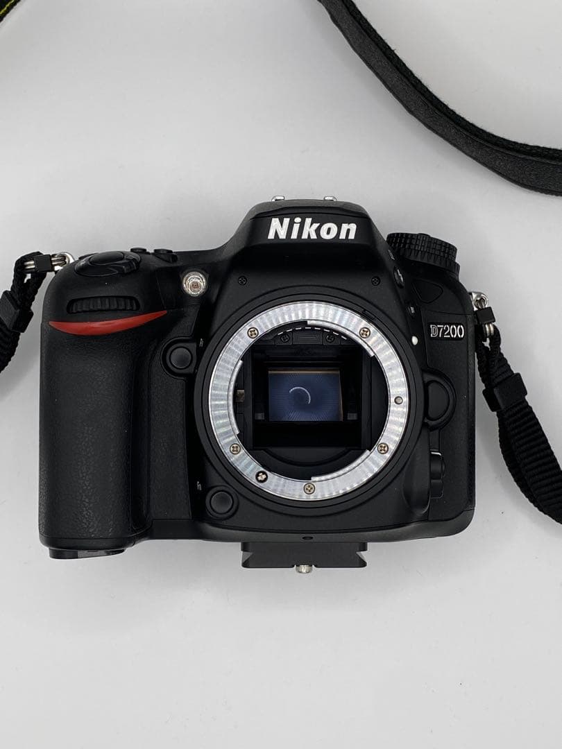 Nikon D7200 一眼レフと、便利な レンズ2本＋三脚＋バッグセット