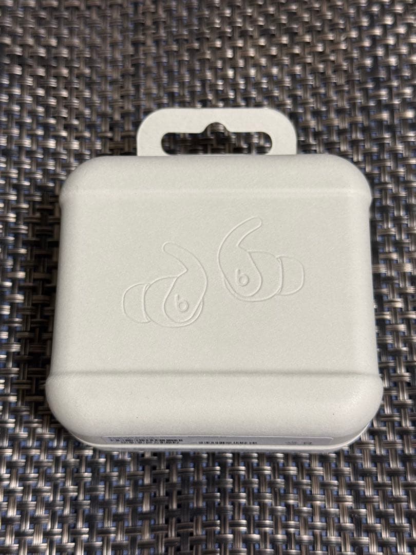 Powerbeats Fit-ノイズキャンセリングイヤフォン-ジェットブラック