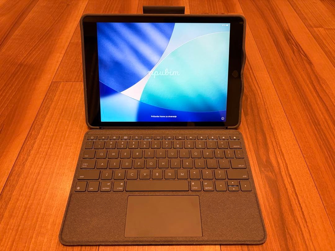 iPad 第9世代 64GB + ロジクール Combo Touch セット