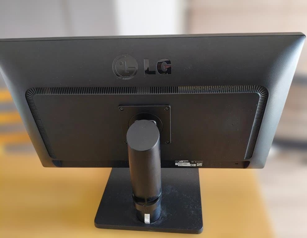 LG 27型ワイド 27MU67 IPS 4K モニター 中古美品 箱付き