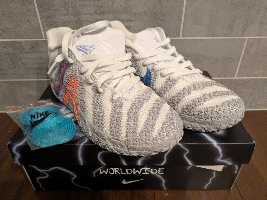 Nike Worldwide バスケットボールシューズ