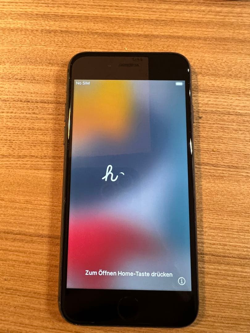 Apple iPhone 8 ブラック 本体　64GB