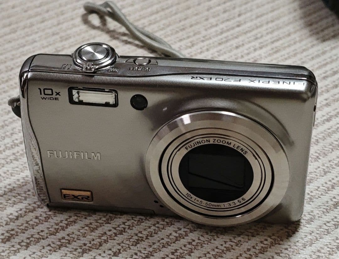 Fujifilm FINEPIX F70 EXR コンパクトデジタルカメラ