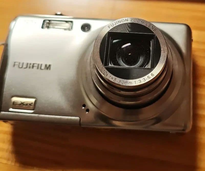 Fujifilm FINEPIX F70 EXR コンパクトデジタルカメラ