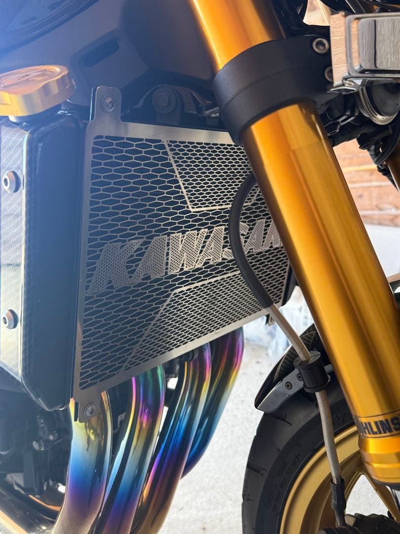 Z900RS用（2024年式で使用）純正ラジエーターコアガード8BL。カワサキ