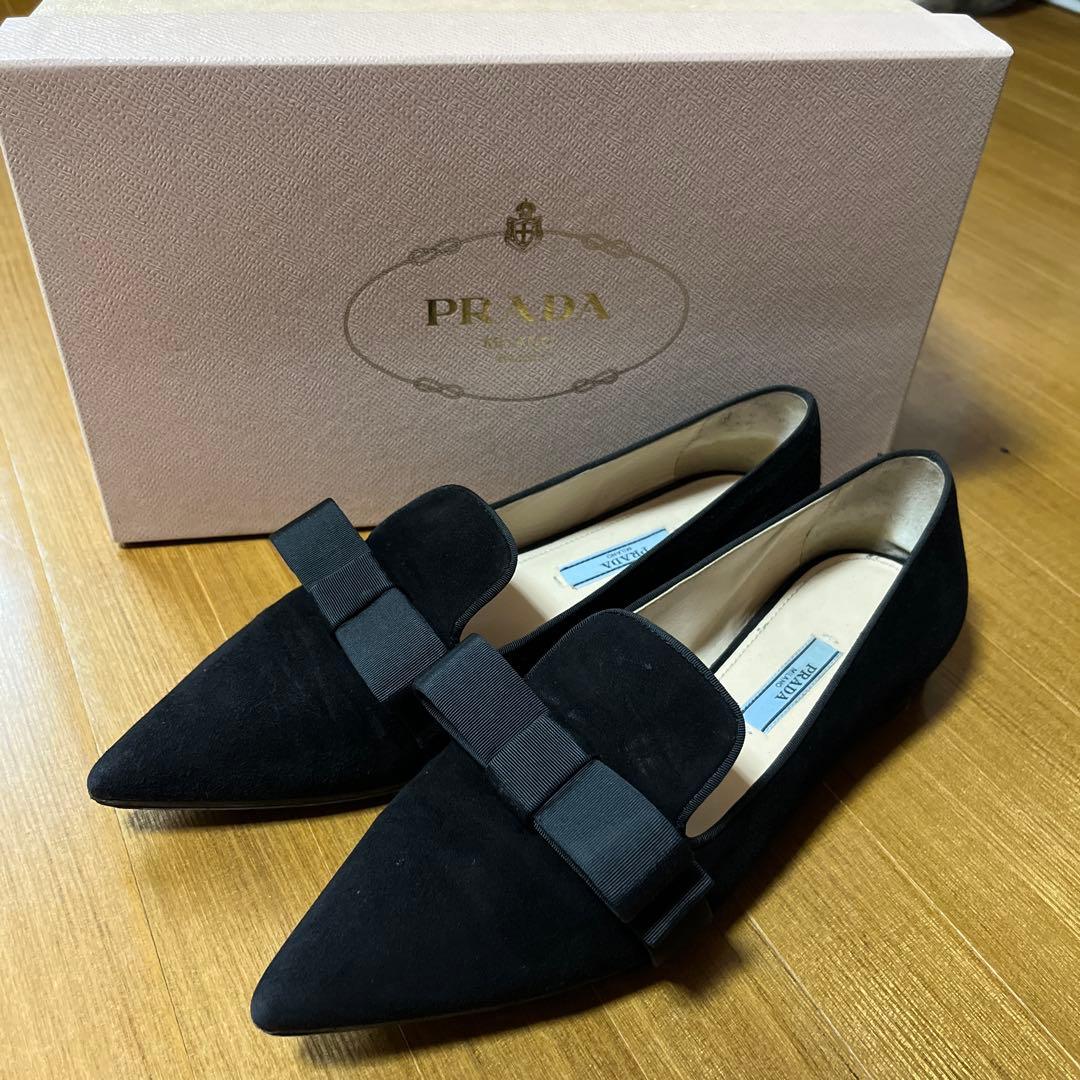 PRADA プラダ　フラットシューズ　ブラックスエードポインテッドトゥ　リボン