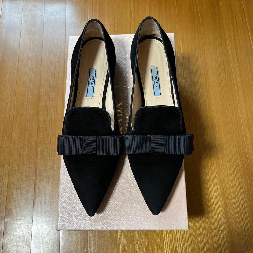 PRADA プラダ　フラットシューズ　ブラックスエードポインテッドトゥ　リボン