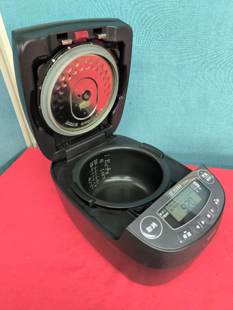 2022年製　タイガー 圧力IH炊飯ジャー 5.5合 炊きたてJPV-B100