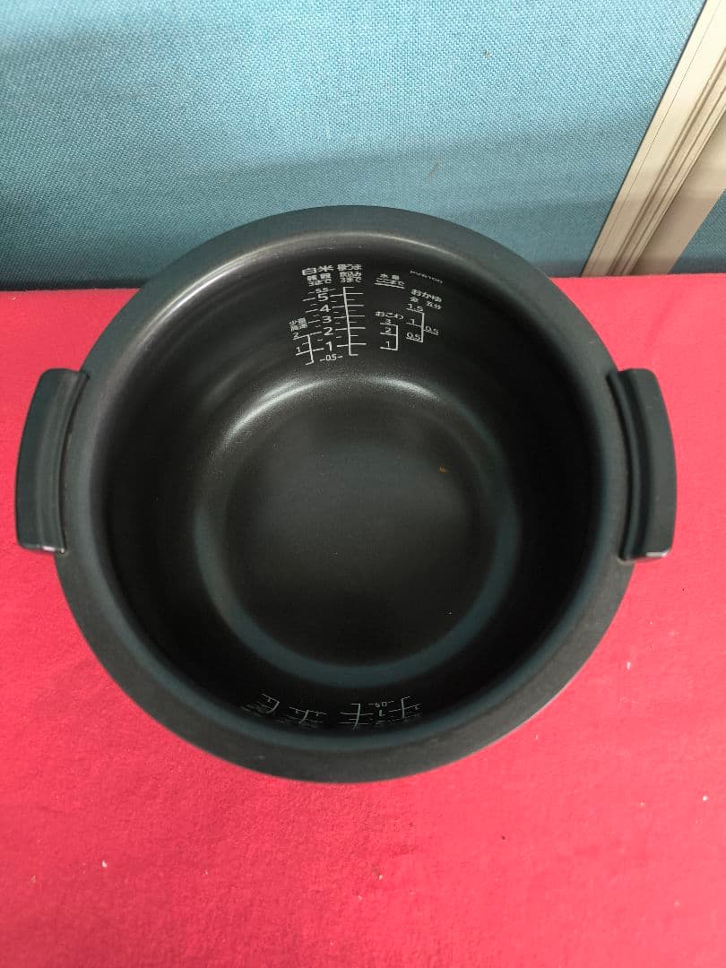 2022年製　タイガー 圧力IH炊飯ジャー 5.5合 炊きたてJPV-B100