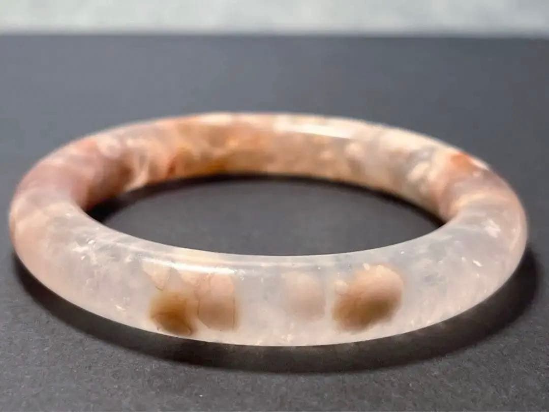 大変キレイな　桜メノウバングル　56mm