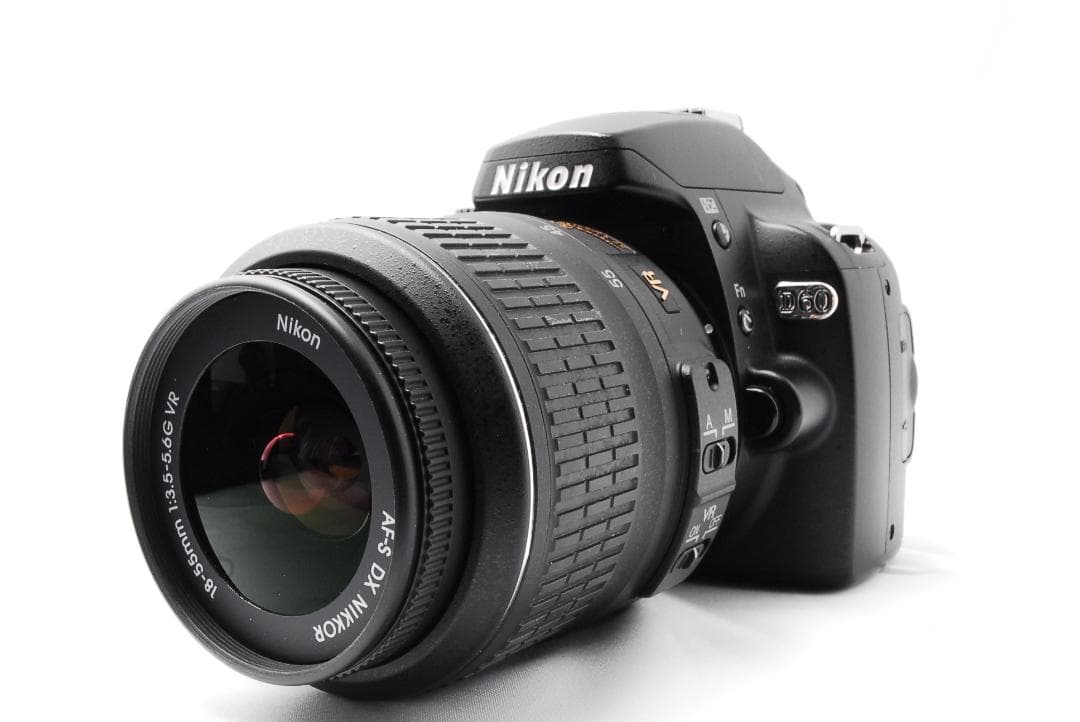 Nikon D60✨一眼レフカメラ✨入門機✨手ぶれ補正付Wレンズ✨小型＆軽量