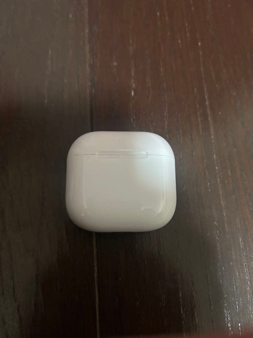 AirPods 4 ケース付き