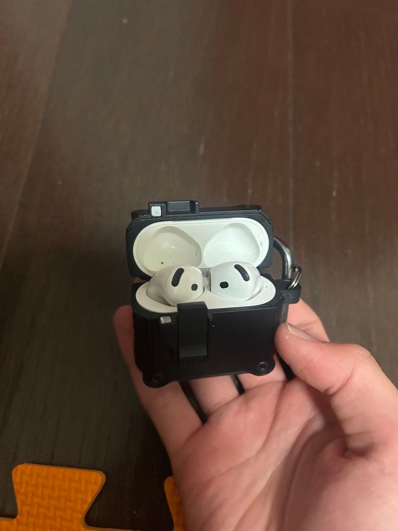 AirPods 4 ケース付き