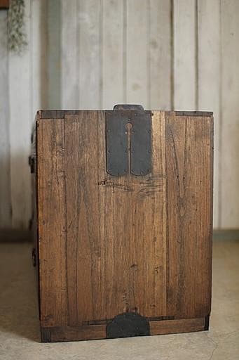 味のある木製の引き出し2段　チェスト　桐箪笥