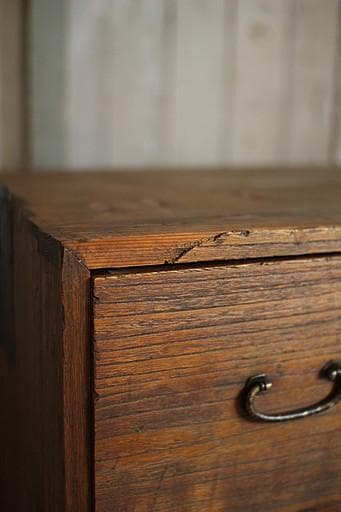 味のある木製の引き出し2段　チェスト　桐箪笥