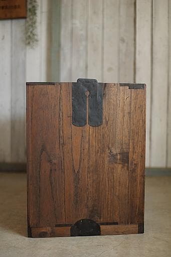 味のある木製の引き出し2段　チェスト　桐箪笥