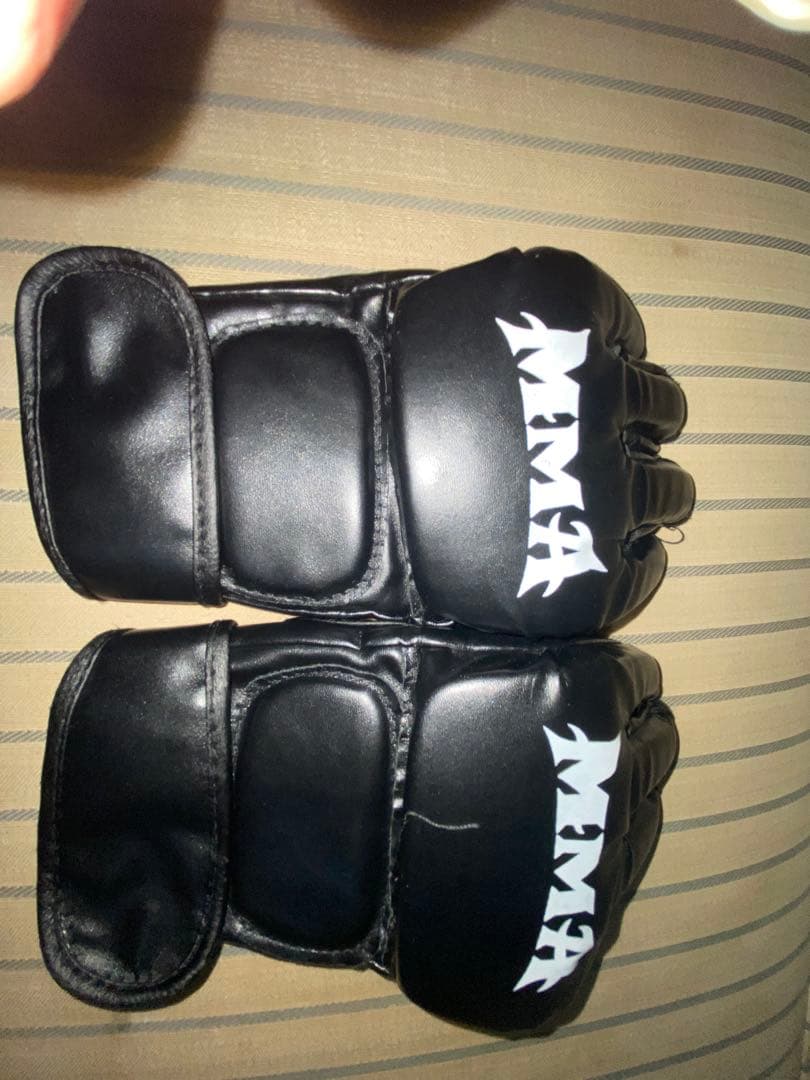 RIZINオープンフィンガーグローブ×mma着用一回のみ　値下げ可能