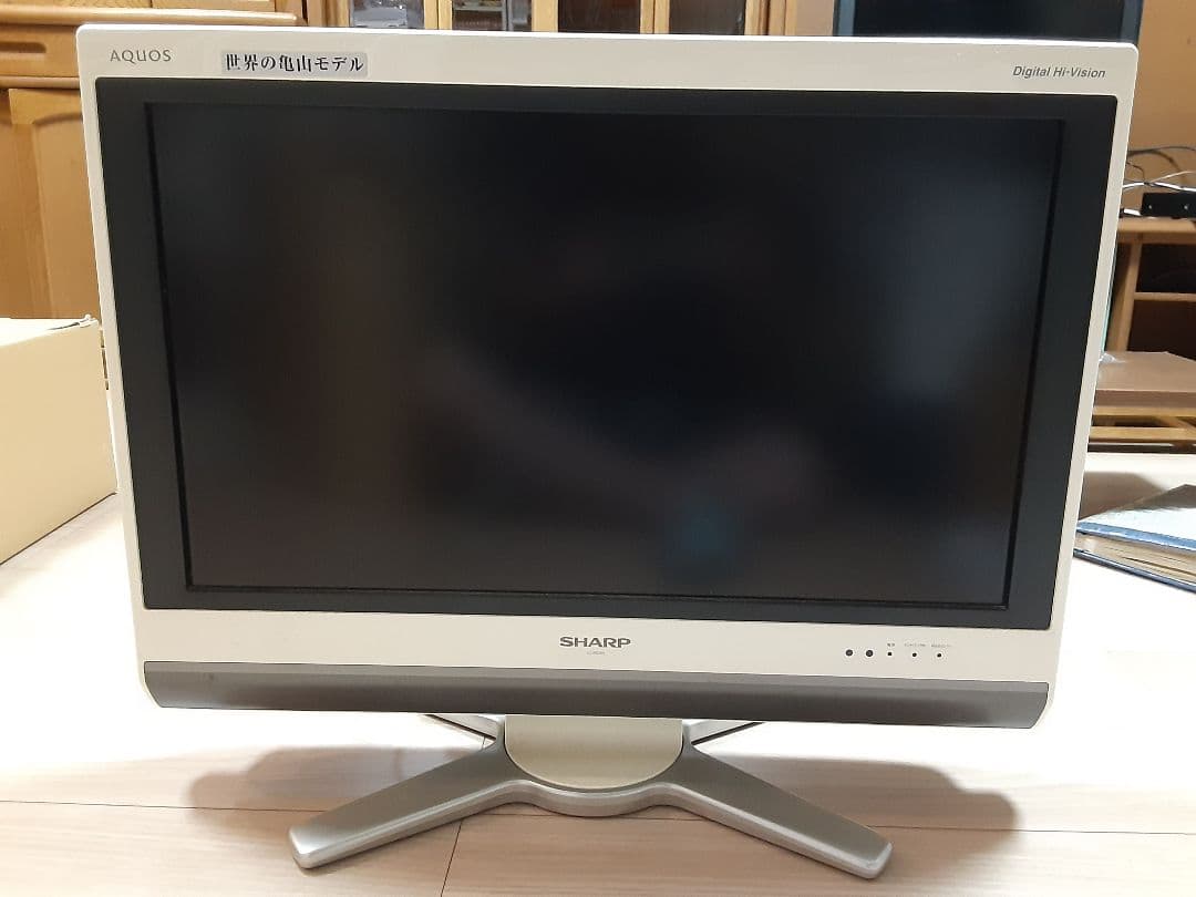 シャープ AQUOS 液晶カラーテレビ 26V 送料込み