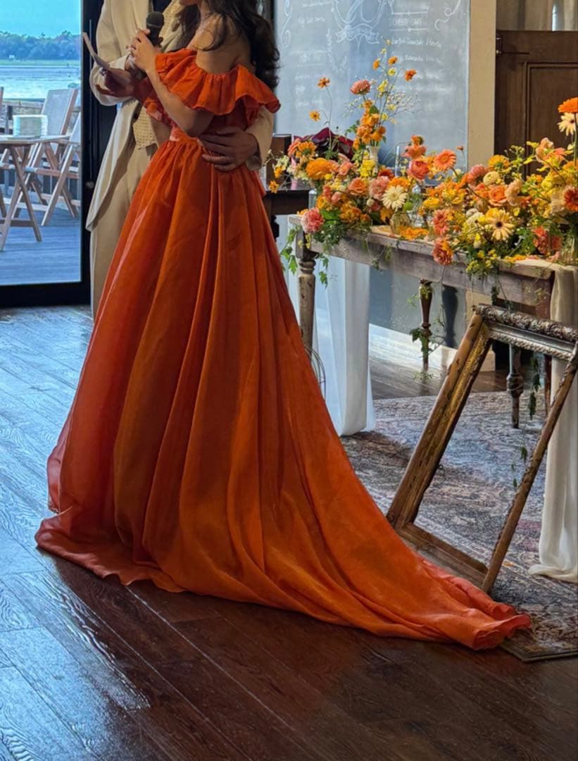 アーバンブランシュ　オフショルダーフリルドレス　サイズM 　Sサイズに調整あり