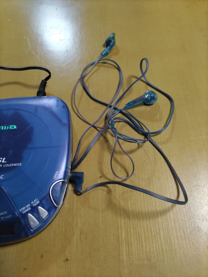 aiwa XP-V320 ポータブルCDプレーヤー