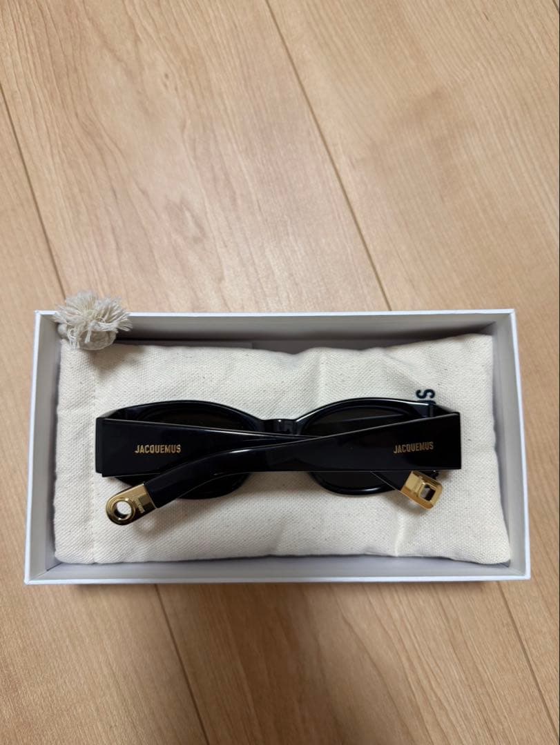 小物 JACQUEMUS Ovalo sunglasses