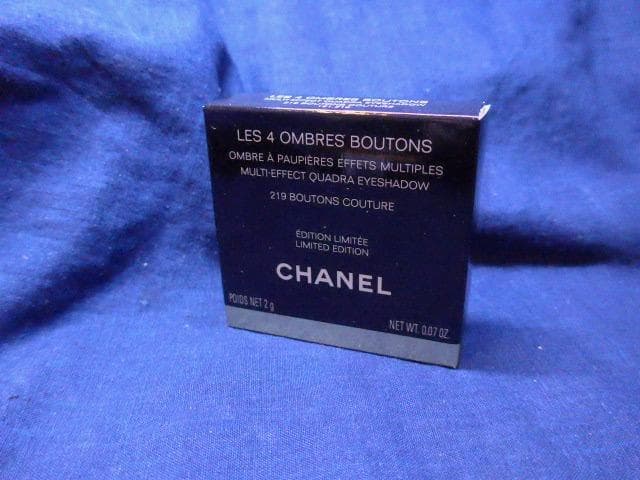秋の新製品です。シャネル LES 4 OMBRES BOUTONS ／219